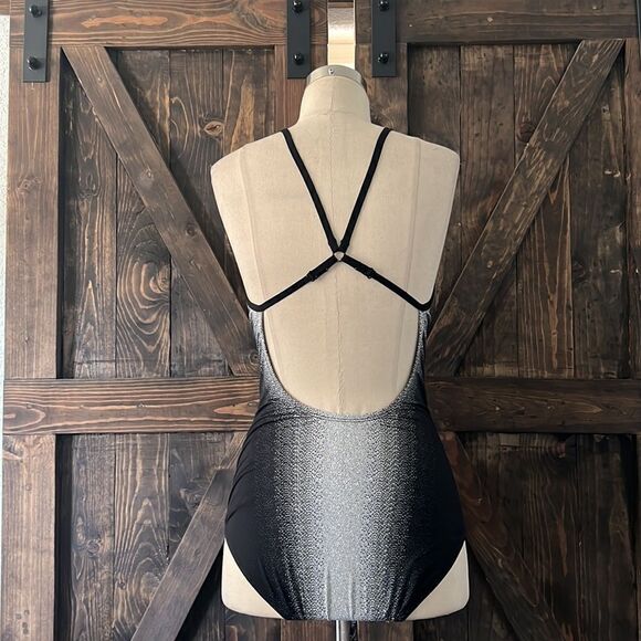 Nike womens High Neck black/white Sz-Small - Picture 5 of 8